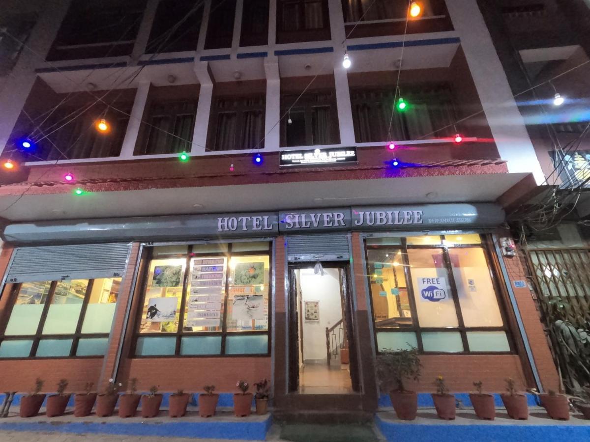 Hotel Silver Jubilee Katmandú Exterior foto